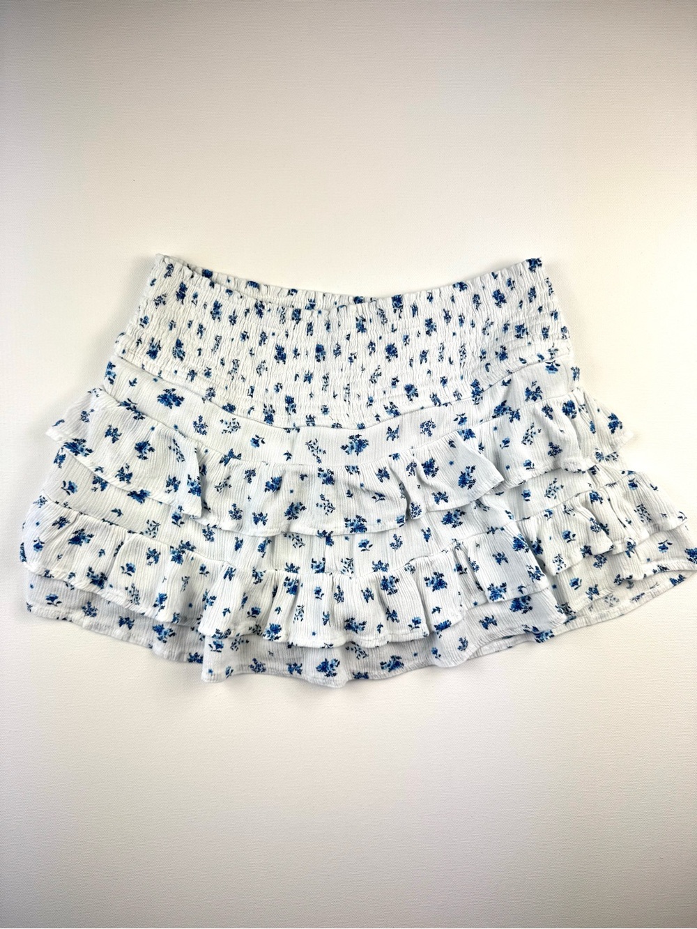 Forever 21 White Ruffle Tiered Mini Skirt Blue Floral Print Built in Shorts M